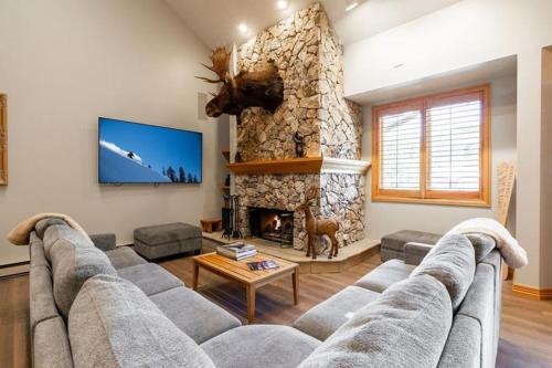 Strawberry Park #605 condo