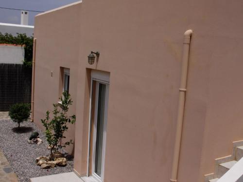 Peaceful Villa in Loutra Crete with Swimming Pool - image 8