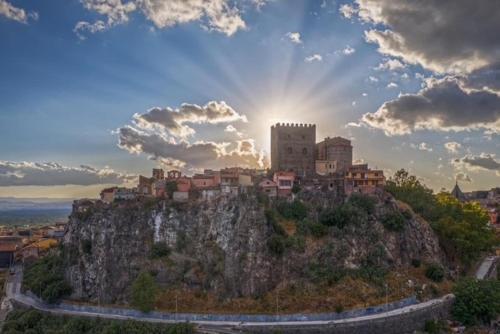 motta palace apartments & rooms in Motta Sant'Anastasia