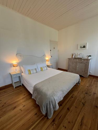 1 double bed, 2 twin beds