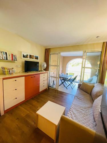 Appartement saint Raphael - cap esterel- 5 couchages- parking couvert in Saint-Raphael
