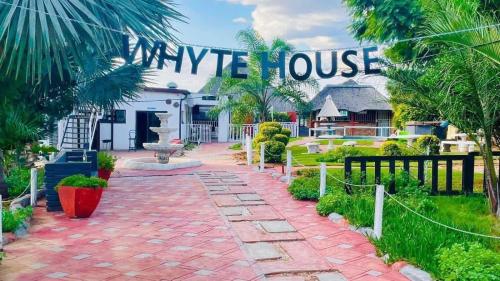De whytehouse Mogalatsane in Marble Hall