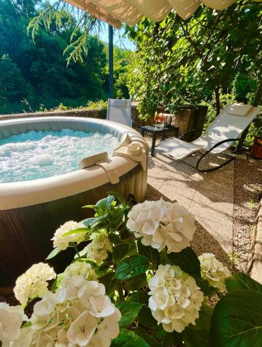 อ่างแช่น้ำร้อน, Apartman Bela in รูคาวัซ