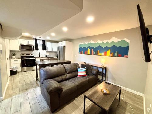 Gorgeous 2-King-Bed Lower Unit in Denver, Denver