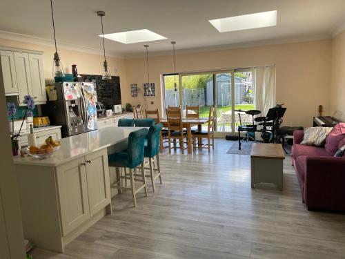 Spacious, modern room for families in a shared family home, Dublín (foto 11)