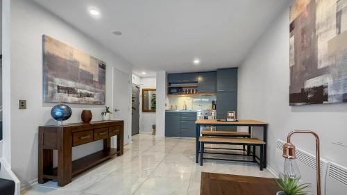 Parnell Escape l Enormous Loft Apartment l Shops, Auckland (photo 10)