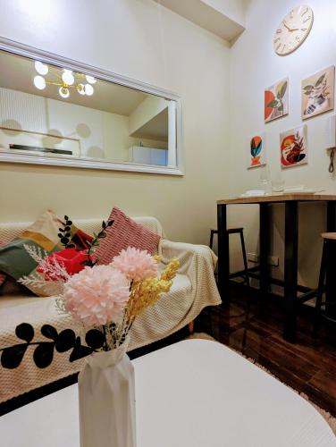 Charming Comfort 1BR at Air Residences Makati with wifi & netflix, Manila