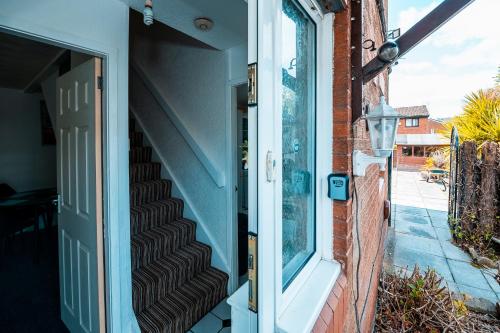 Family & Group Stay in Manchester - Free Parking, Manchester (Foto 9)