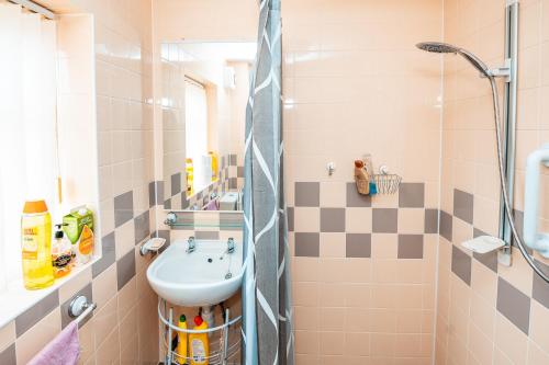 Family & Group Stay in Manchester - Free Parking, Manchester (Foto 10)
