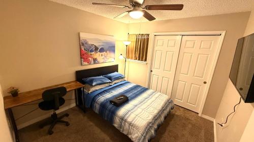 J10 Private Room with Smart TV Near Everything near Farris and Foster's Chocolate Factory