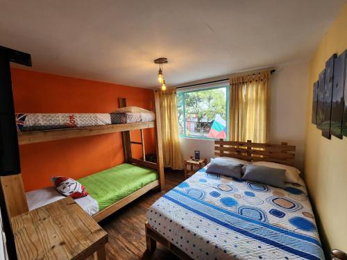 1 double bed, 1 bunk bed