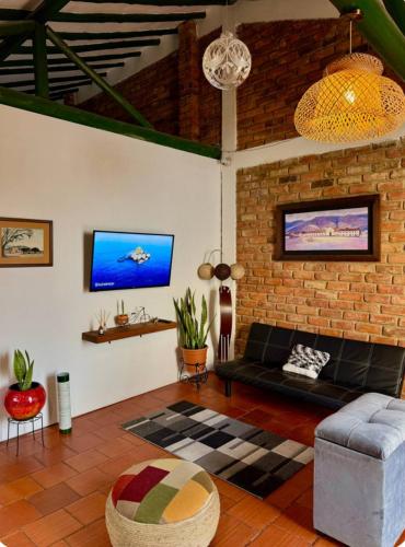Casa familiar - Cerca a la Plaza - Amplio Jardín