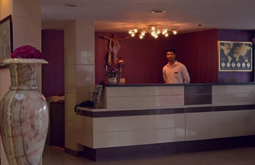 The Queeny The Queeny is conveniently located in the popular Verna area. The property offers guests a range of services and amenities designed to provide comfort and convenience. Service-minded staff will welcom