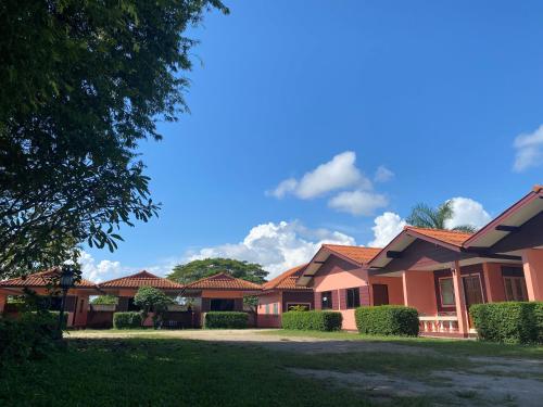 โพธิ์ทองริมทุ่ง Pothong Rimtung Hotel - ฝาง