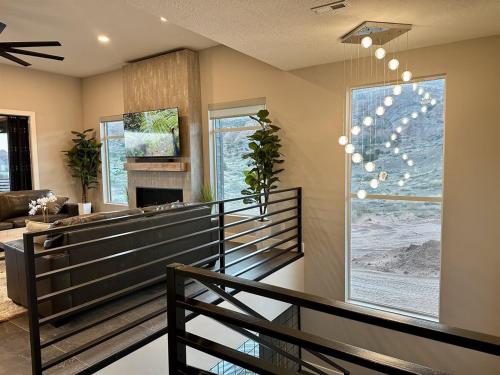 New Desert Vista Retreat 12 Bedroom all Suites in Spanish Valley