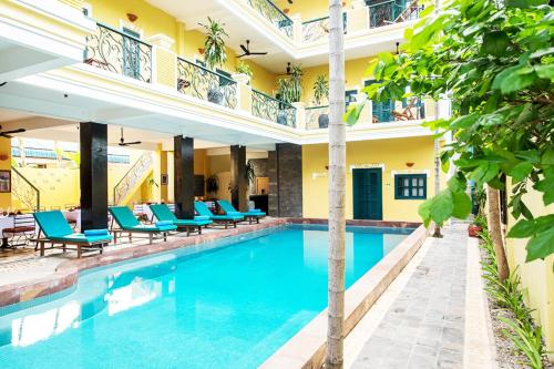 Golden Banana Residence - image 3