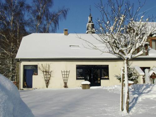 Cushy Holiday Home with Fenced Garden