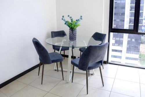 One-Bedroom Apartment image 7