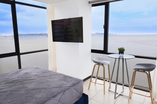 One-Bedroom Apartment image 3