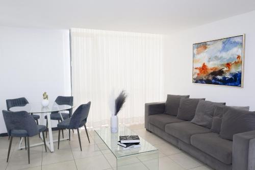 One-Bedroom Apartment image 2