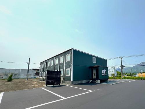 Widok z zewnątrz, JR Mobile Inn Furano near Photo Gallery Oka-No Shashin-Kan