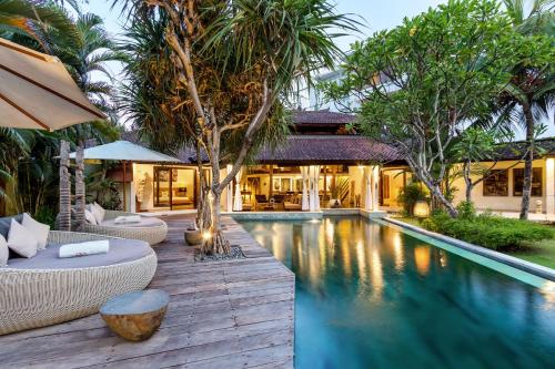 Three-Bedroom Villa image 8