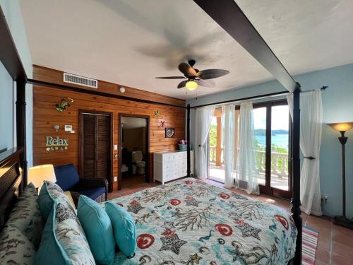Surf Sounds and Big Views from this Pool Villa in 中部