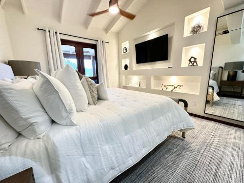 Waterfall Pool Villa with Private Mini Golf Course in 中部