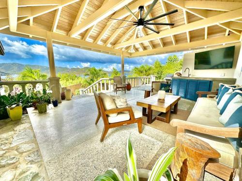 Waterfall Pool Villa with Private Mini Golf Course in 中部