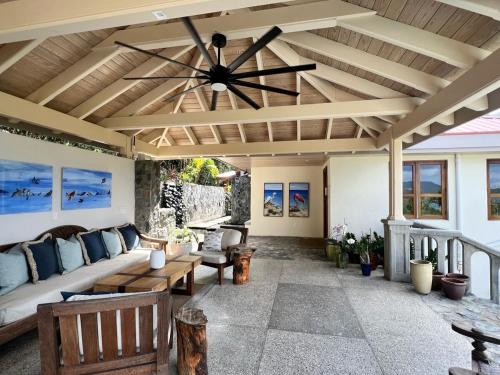 Waterfall Pool Villa with Private Mini Golf Course in 中部