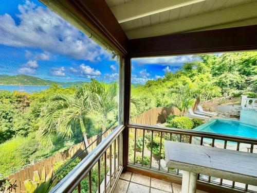 Waterfall Pool Villa with Private Mini Golf Course in 中部