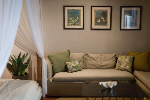 Superior King Room image 3