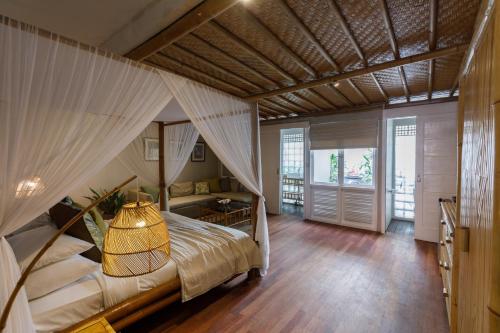Superior King Room image 7