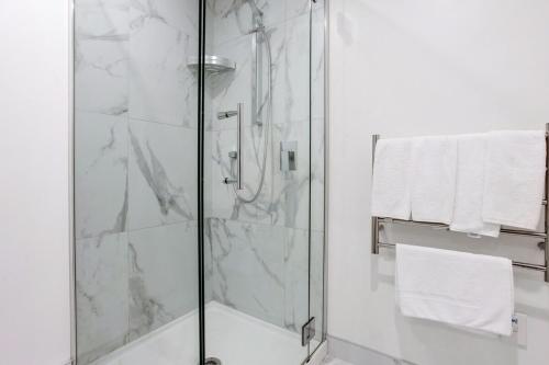 Chic Te Atatū Gem - Modern 2BR Townhouse, Auckland (photo 10)