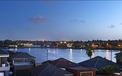 Charming 5-Bedroom Home with Stunning Water Views - image 12