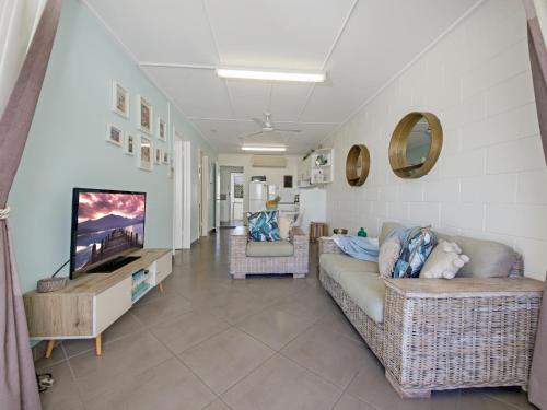 2 Bedroom - APARTMENT OPPOSITE BEACHFRONT, Yeppoon (foto 3)