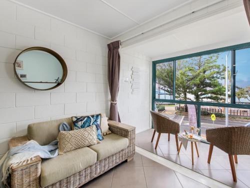 2 Bedroom - APARTMENT OPPOSITE BEACHFRONT, Yeppoon (foto 6)