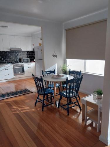 Létesítmények, Dreamy Escape Where Romance Blossoms & Pets Play in Észak-Geelong