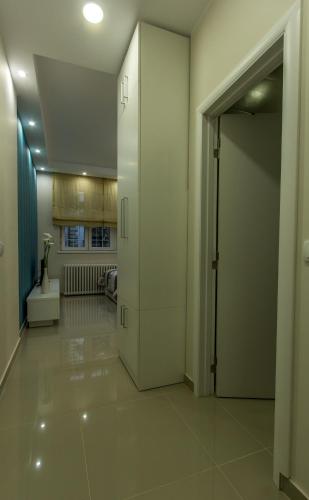 Studio (2 Adults) image 9