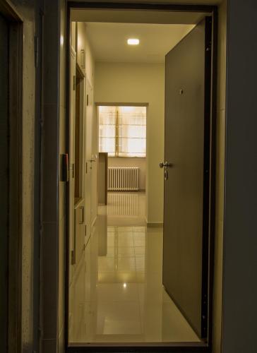 One-Bedroom Apartment image 7
