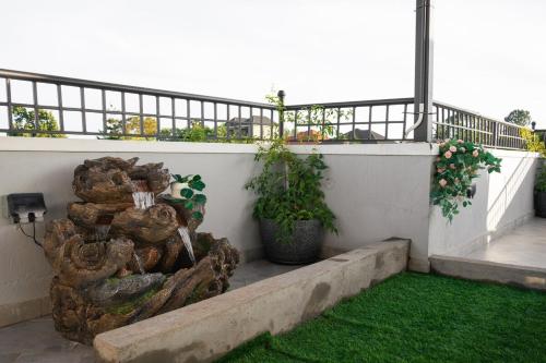 Stylish & Secure 2BR with free Parking & Wi-Fi Included, Kajansi (foto 9)