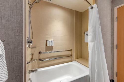 King Suite - Accessible/Non-Smoking