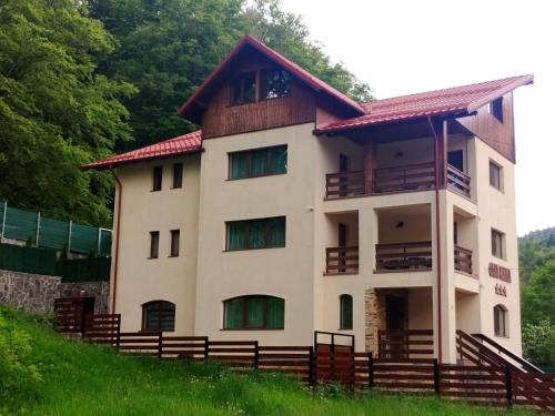 . Casa Raisa