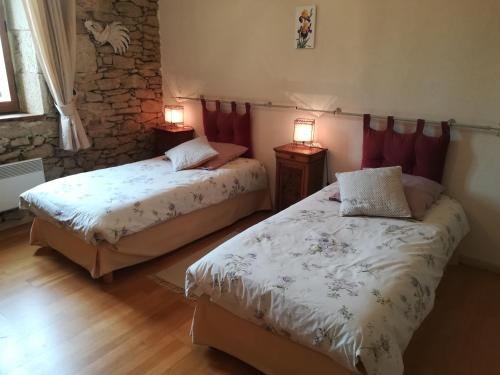 2 twin beds