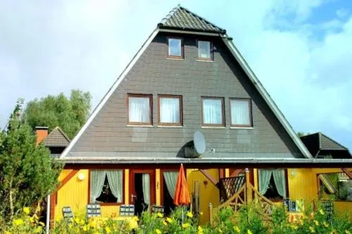 6 Personen Ferienhaus mit 4 Schlafzimmern auf drei Etagen mit Blick auf den Weltschiffahrtsweg in Otterndorf in Otterndorf, Deutschland