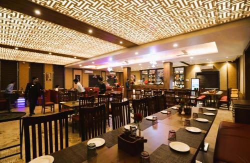 Restaurant, Hotel Sapp-Hire Inn Siwan Bihar in Siwan