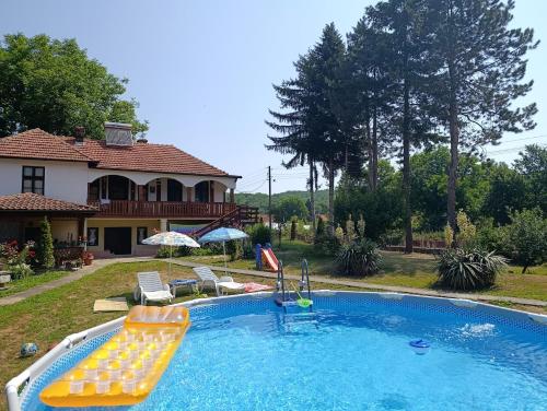 Peldbaseins, Vila Jagoda in Zitoradja