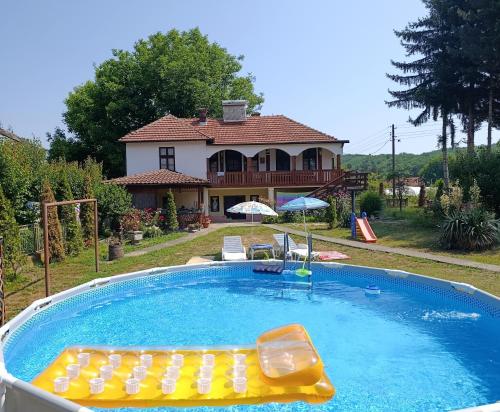 Peldbaseins, Vila Jagoda in Zitoradja