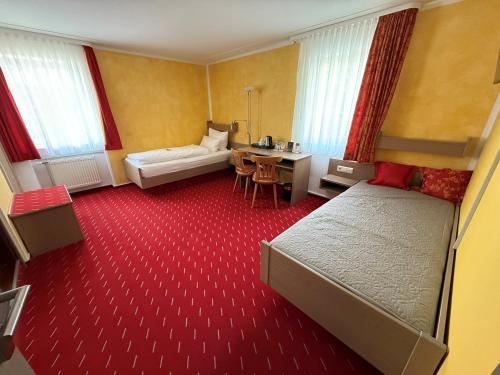 2 twin beds