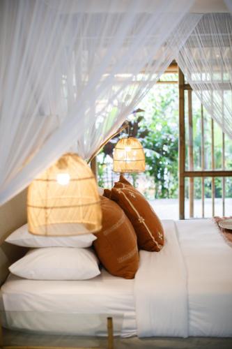 Deluxe Double or Twin Room with Pool View image 8